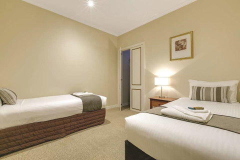 Lake Inn Ballarat - Sunshine Coast Guide 8