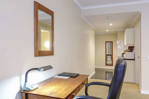 Lake Inn Ballarat - Sunshine Coast Guide 10