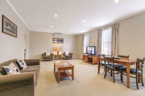 Lake Inn Ballarat - Sunshine Coast Guide 11