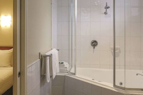 Lake Inn Ballarat - Sunshine Coast Guide 12