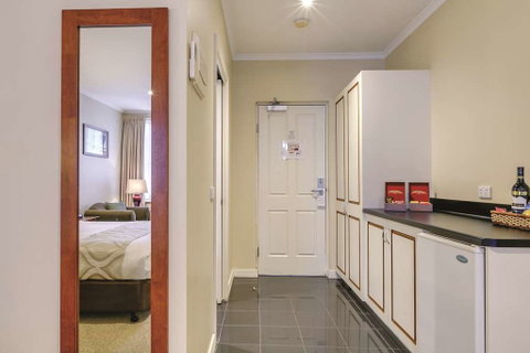 Lake Inn Ballarat - Sunshine Coast Guide 15