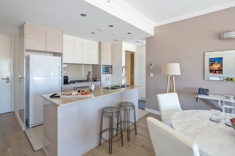 Zara Tower Serviced Apartments - Sunshine Coast Guide 11