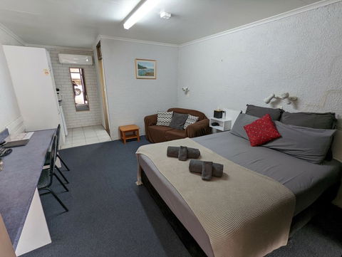 Abajaz Motor Inn - Sunshine Coast Guide 0
