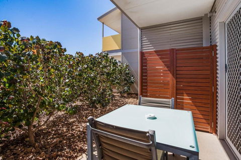 Onslow Beach Resort - Sunshine Coast Guide 1