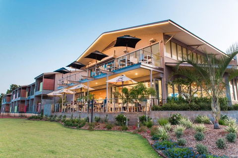Onslow Beach Resort - Sunshine Coast Guide 2
