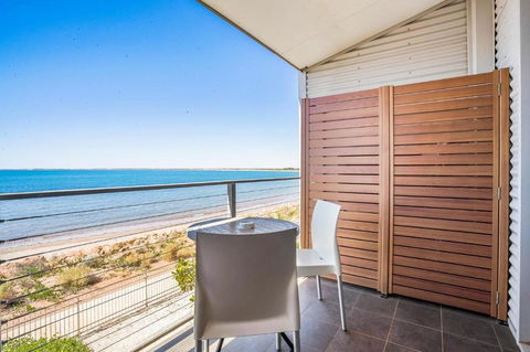 Onslow Beach Resort - Sunshine Coast Guide 13