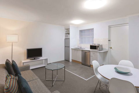 Adina Serviced Apts Canberra Kingston - Sunshine Coast Guide 10