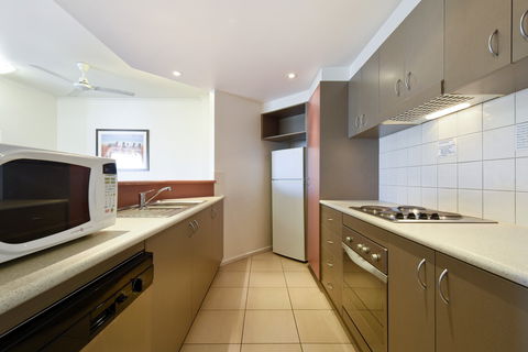 Metro Advance Apartments & Hotel - Sunshine Coast Guide 4