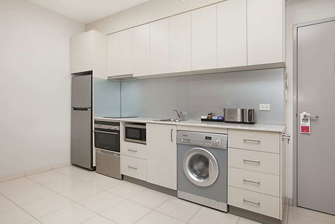 Ramada Suites Zen Quarter Darwin - Sunshine Coast Guide 5