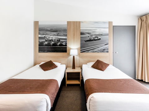 Mantra Bathurst - Sunshine Coast Guide 11