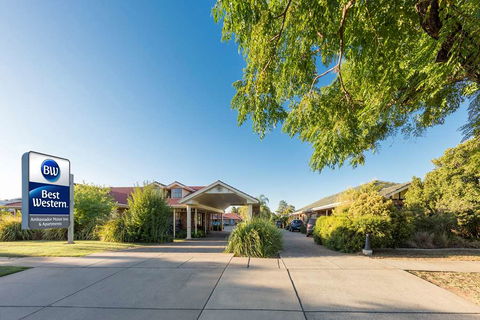 Best Western Ambassador Inn - Sunshine Coast Guide 0