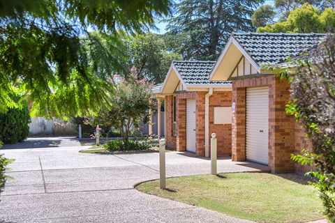 Best Western Ambassador Inn - Sunshine Coast Guide 1