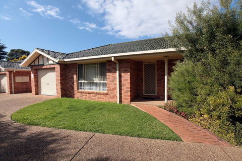 Best Western Ambassador Inn - Sunshine Coast Guide 2