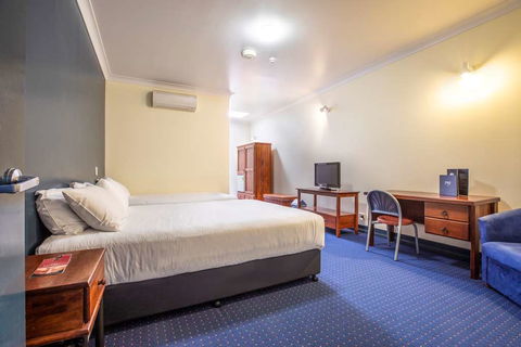 Atherton Hotel - Sunshine Coast Guide 2