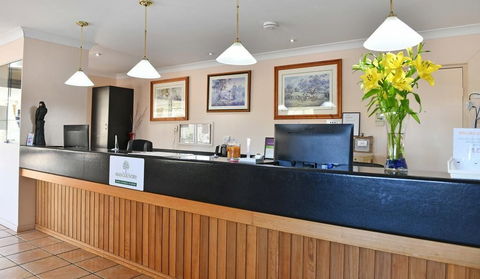 Burke & Wills Motor Inn - Sunshine Coast Guide 0