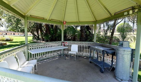 Burke & Wills Motor Inn - Sunshine Coast Guide 1