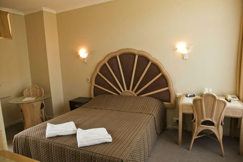 Dawson Motor Inn - Sunshine Coast Guide 1
