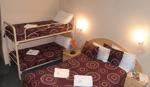 Arena Hotel - Sunshine Coast Guide 2