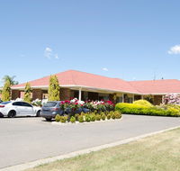 Pines Country Club Motor Inn - Sunshine Coast Guide