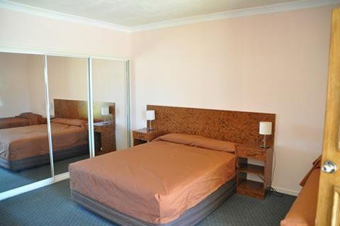 Townview Motel - Sunshine Coast Guide 1
