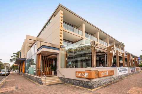 Narrabeen Sands Hotel by Nightcap Plus - Sunshine Coast Guide 1