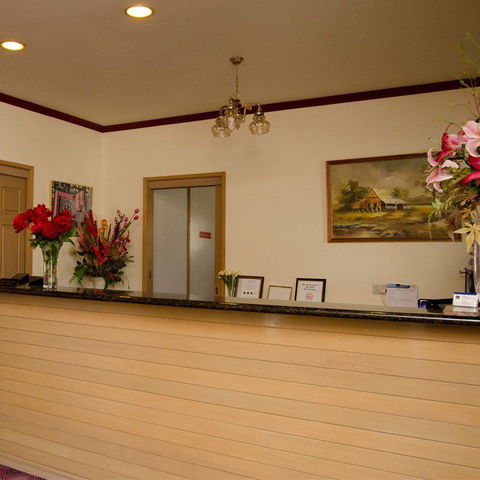 Pines Country Club Motor Inn - Sunshine Coast Guide 1