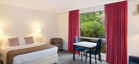 Hotel Ringwood Lake - Sunshine Coast Guide 0