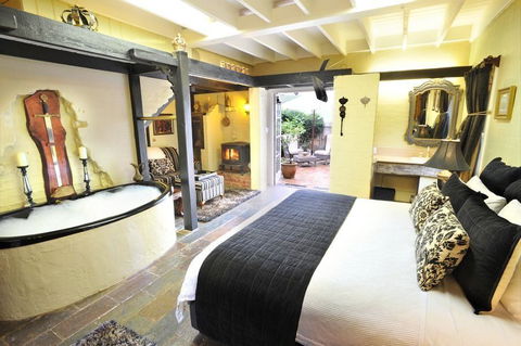 Adeline Bed & Breakfast - Sunshine Coast Guide 10