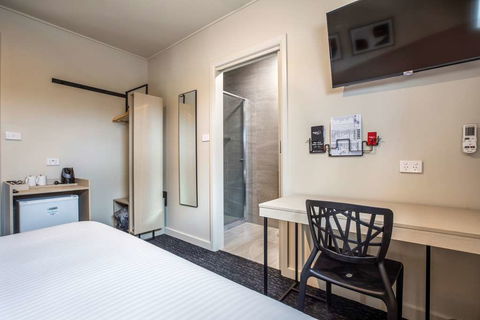 Nightcap At Manhattan Hotel - Sunshine Coast Guide 14