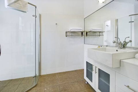 Rowville International Hotel - Sunshine Coast Guide 3