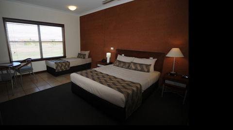 Gidgee Inn - Sunshine Coast Guide 4
