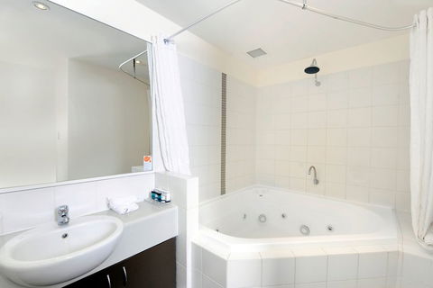 Assured Ascot Quays Apartment Hotel - Sunshine Coast Guide 7