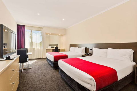 Quality Hotel Manor - Sunshine Coast Guide 2