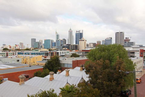 Zappeion Apartments - Sunshine Coast Guide 0