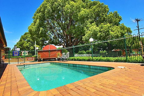Garden City Motor Inn - Sunshine Coast Guide 1