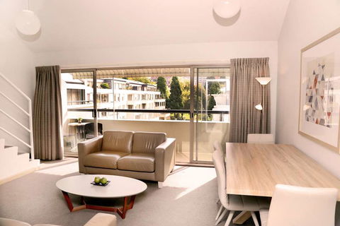 Salamanca Inn - Sunshine Coast Guide 1