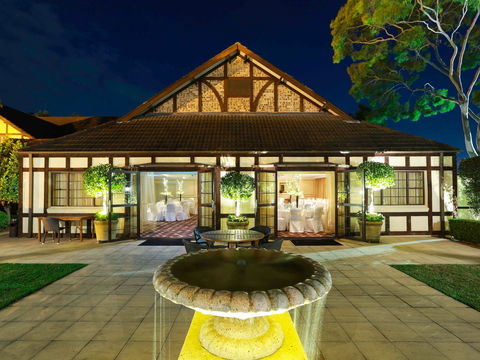 Grand Mercure The Hills Lodge - Sunshine Coast Guide 0