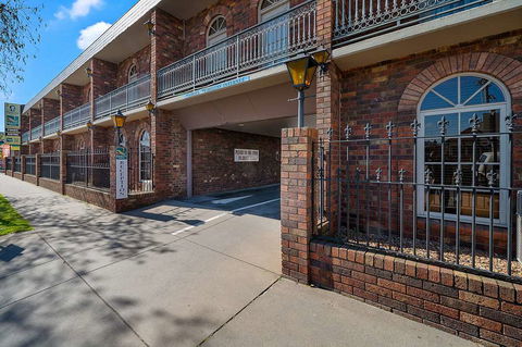 Quality Hotel Sherbourne Terrace - Sunshine Coast Guide 0