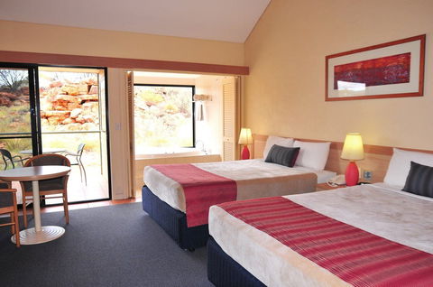 Kings Canyon Resort - Sunshine Coast Guide 1