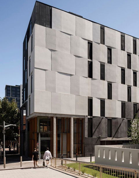 Alex Hotel, Perth - Sunshine Coast Guide 0