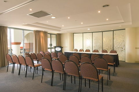 Oaks Calypso Plaza Resort - Sunshine Coast Guide 4