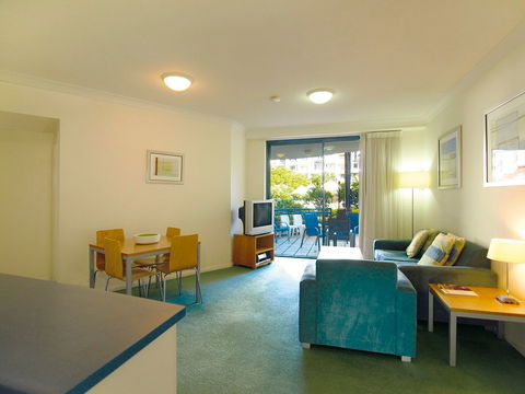 Oaks Calypso Plaza Resort - Sunshine Coast Guide 5
