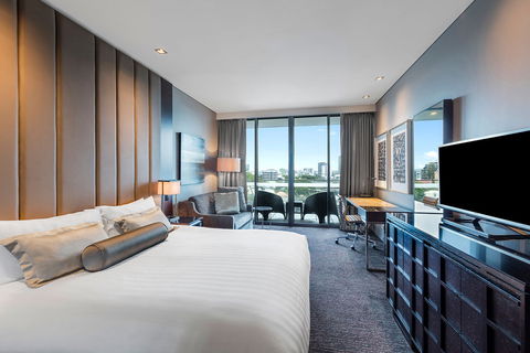 Gambaro Hotel - Sunshine Coast Guide 5