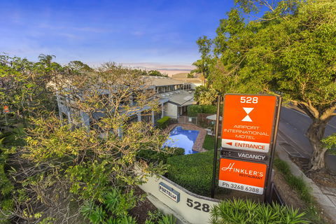 The Airport International Motel - Sunshine Coast Guide 0