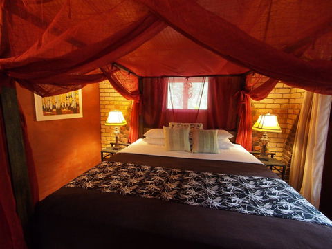Cedar Park Rainforest Resort - Sunshine Coast Guide 2