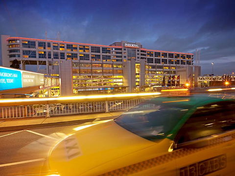 PARKROYAL Melbourne Airport - Sunshine Coast Guide 0