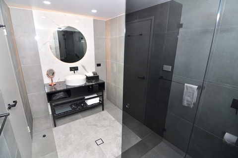 Deco Hotel - Sunshine Coast Guide 2