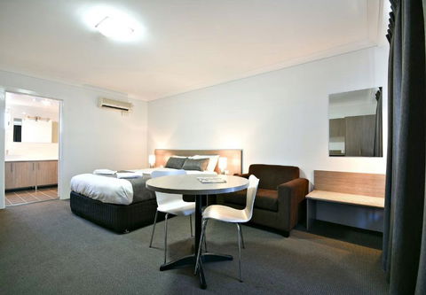 The Aberdeen Motel - Sunshine Coast Guide 0