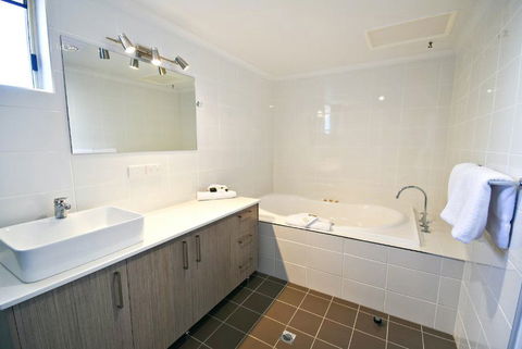 The Aberdeen Motel - Sunshine Coast Guide 1