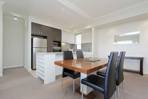 Zappeion Apartments - Sunshine Coast Guide 1